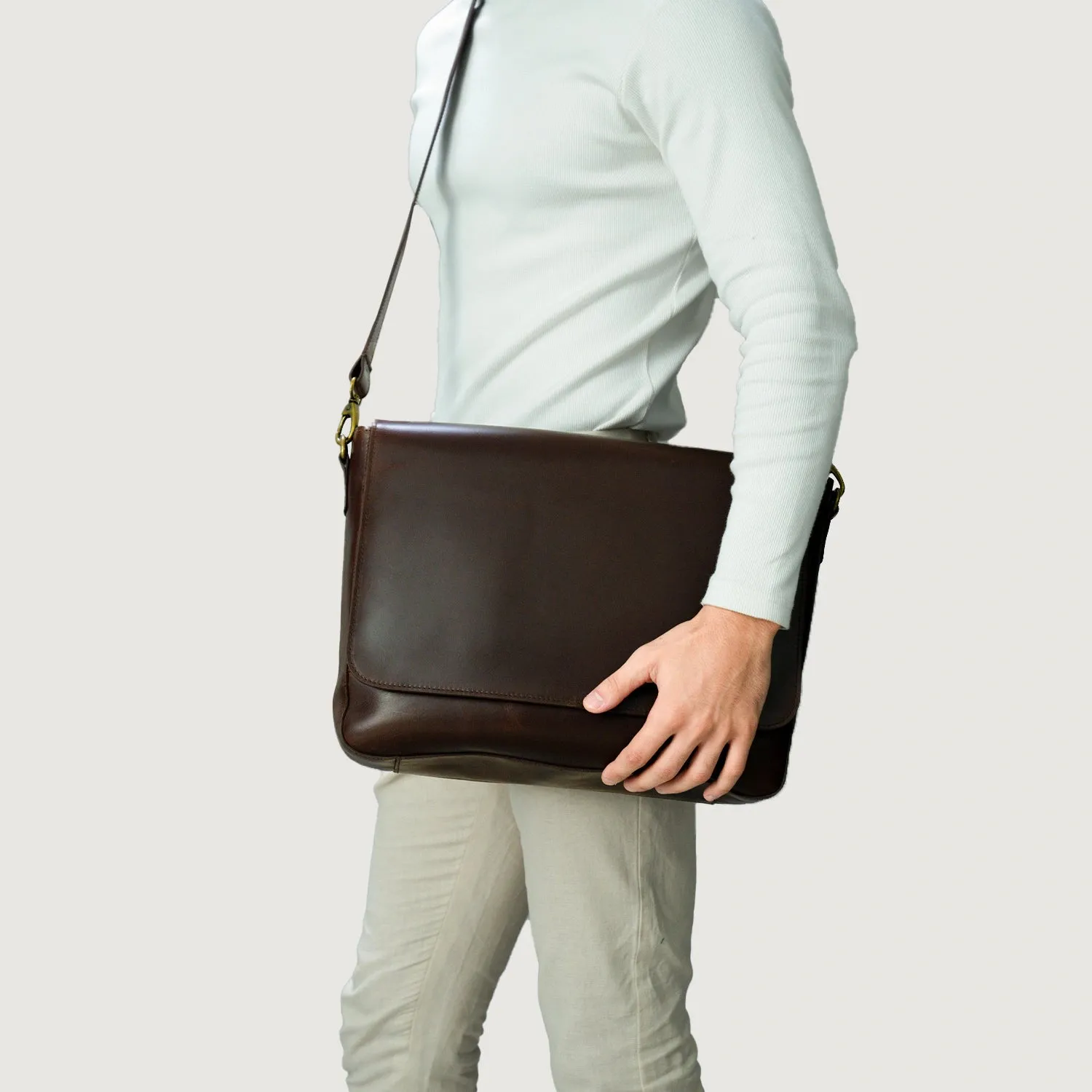 The Carismatico Vintage Brown Leather Messenger Bag