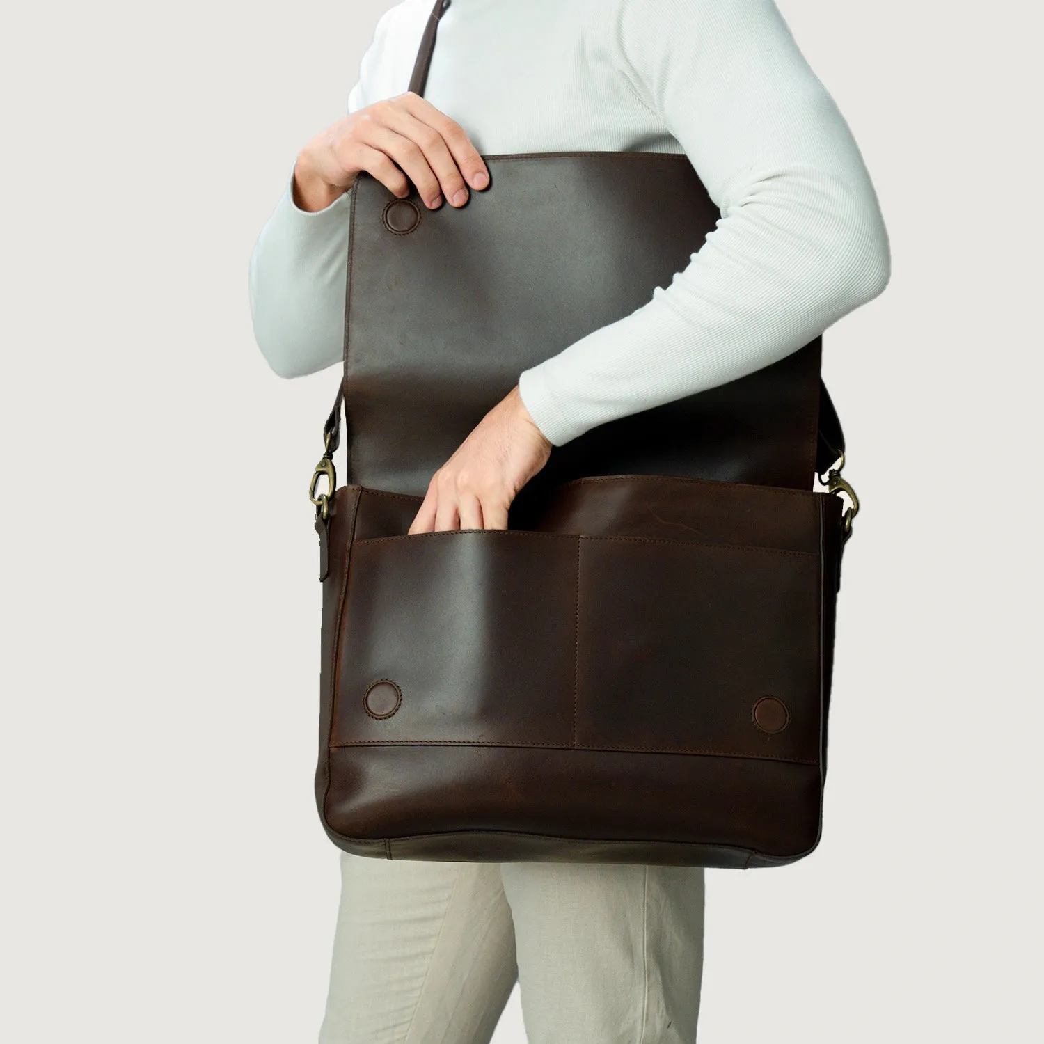 The Carismatico Vintage Brown Leather Messenger Bag